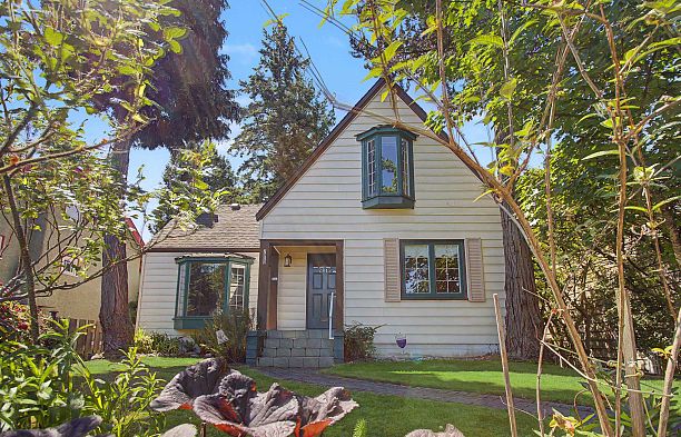 2812 W 33rd Avenue MacKenzie Heights