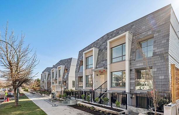 103 378 W 45th Avenue Oakridge VW