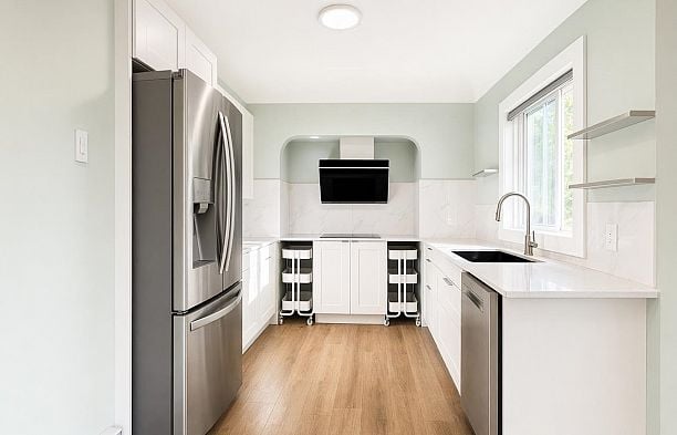 6457 Ontario Street Oakridge VW