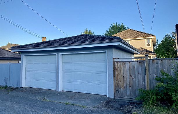 195 W 46th Avenue Oakridge VW