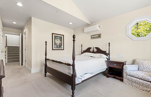 4188 Balaclava Street MacKenzie Heights