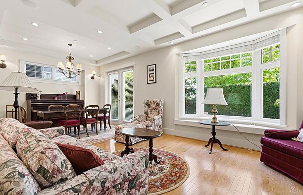 4188 Balaclava Street MacKenzie Heights