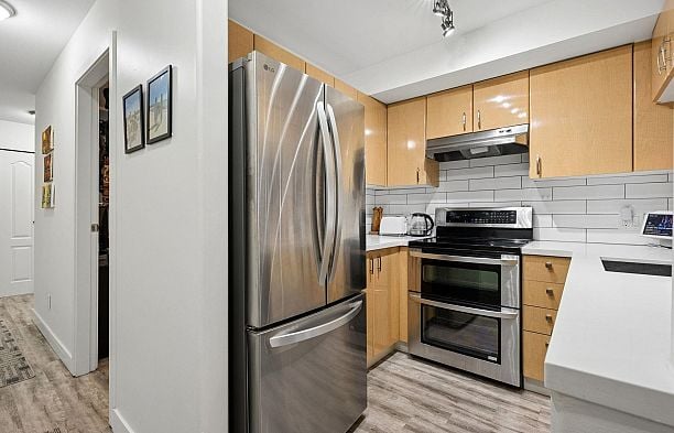 208 988 W 21st Avenue Cambie