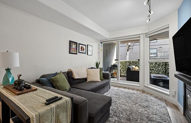 208 988 W 21st Avenue Cambie