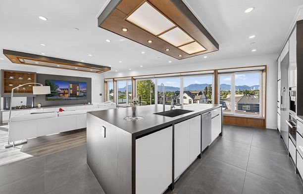 2863 W King Edward Avenue Arbutus
