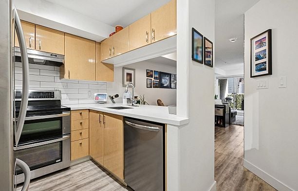 208 988 W 21st Avenue Cambie