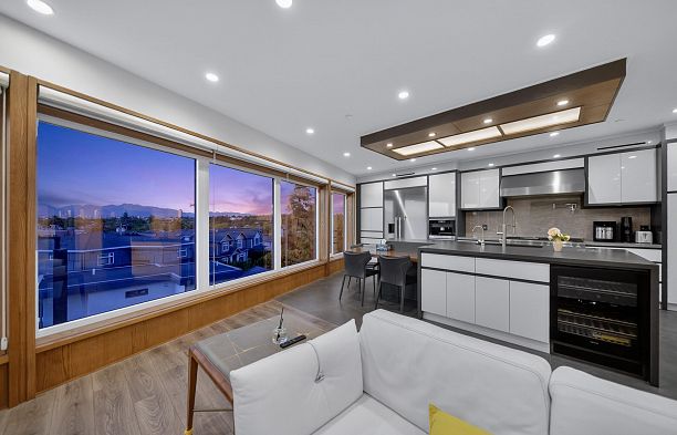 2863 W King Edward Avenue Arbutus
