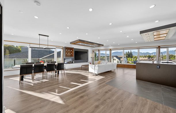 2863 W King Edward Avenue Arbutus