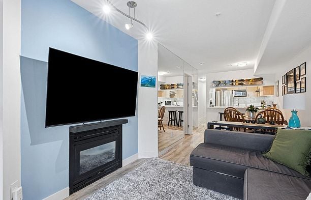 208 988 W 21st Avenue Cambie