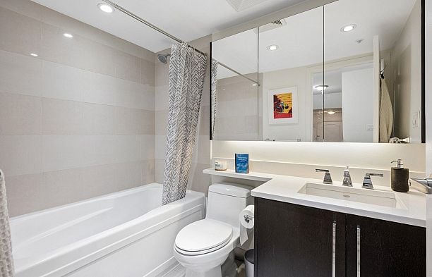 208 988 W 21st Avenue Cambie