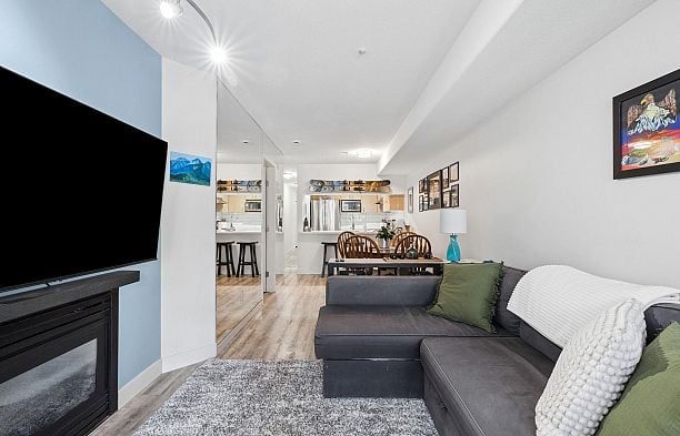 208 988 W 21st Avenue Cambie