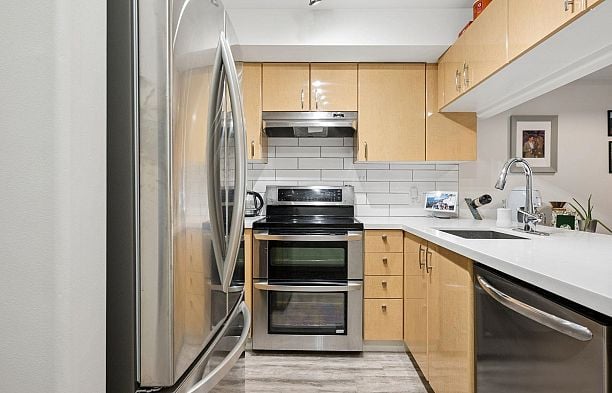 208 988 W 21st Avenue Cambie