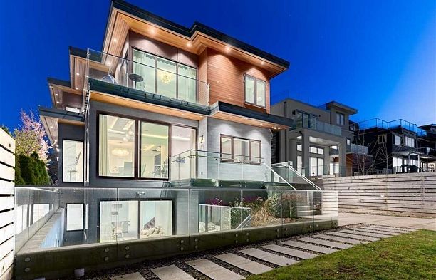 3011 W 27th Avenue MacKenzie Heights