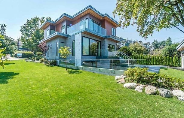 3011 W 27th Avenue MacKenzie Heights
