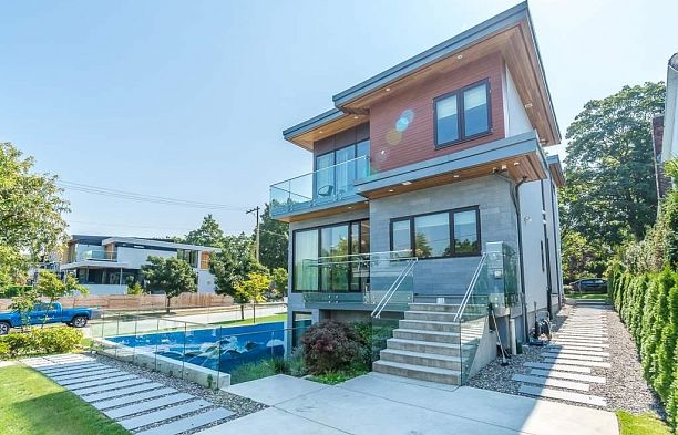 3011 W 27th Avenue MacKenzie Heights