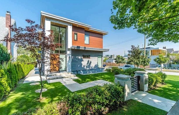 3011 W 27th Avenue MacKenzie Heights