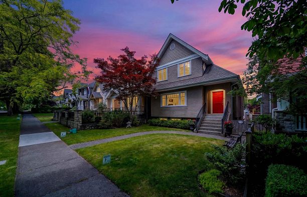 2953 W 35th Avenue MacKenzie Heights