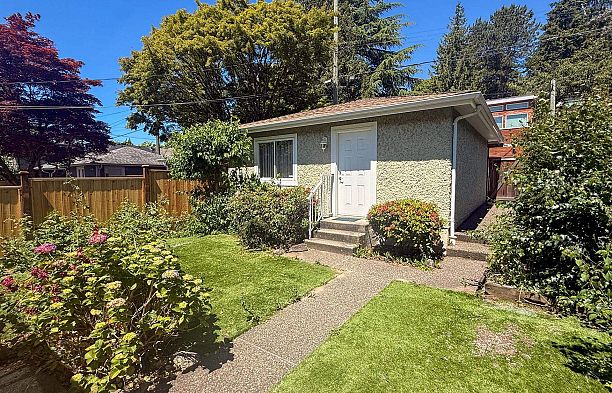 2849 W 35th Avenue MacKenzie Heights