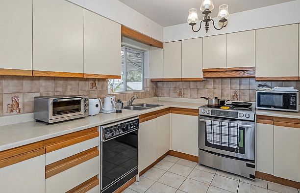5433 Ash Street Cambie