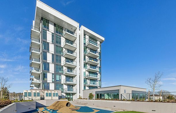 608 8415 Granville Street S.W. Marine