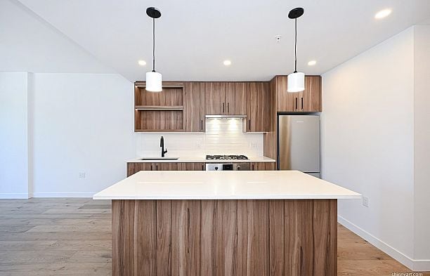 207 6859 Cambie Street South Cambie