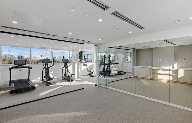 608 8415 Granville Street S.W. Marine