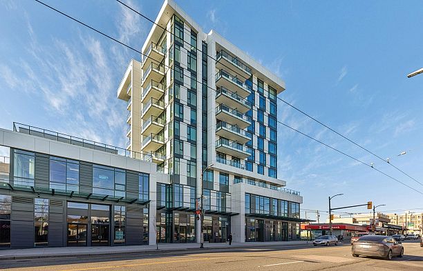 608 8415 Granville Street S.W. Marine
