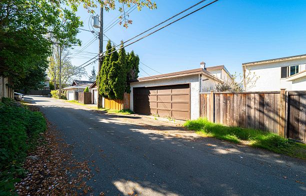 3974 W 10th Avenue Point Grey