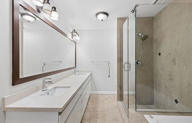 6597 Pinehurst Drive South Cambie
