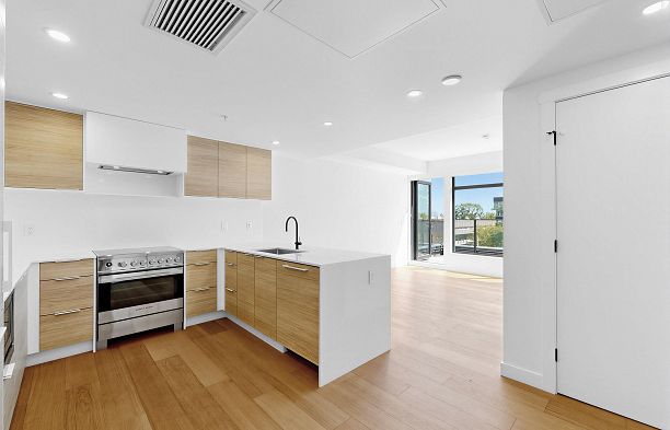 504 6485 Manitoba Street Oakridge VW