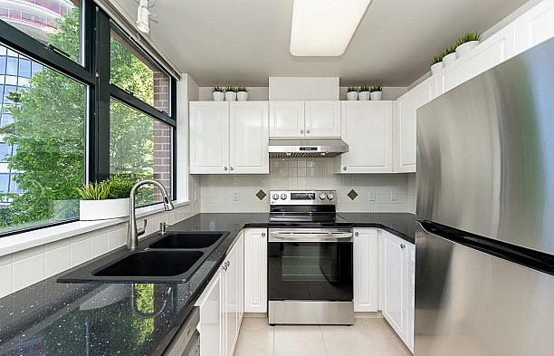 307 588 W 45th Avenue Oakridge VW