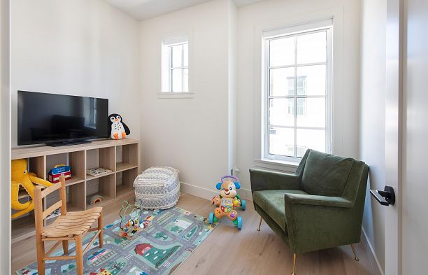 2 2115 W 18th Avenue Arbutus