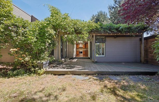 6597 Pinehurst Drive South Cambie