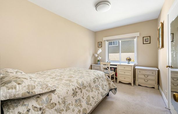 7375 Laburnum Street S.W. Marine