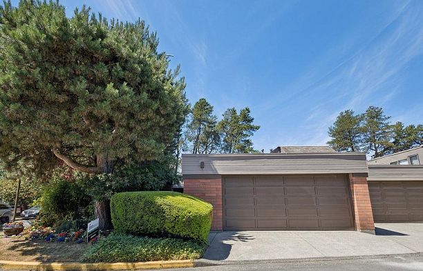 6597 Pinehurst Drive South Cambie