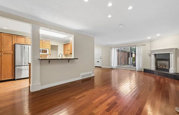 6597 Pinehurst Drive South Cambie