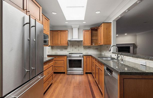 6597 Pinehurst Drive South Cambie