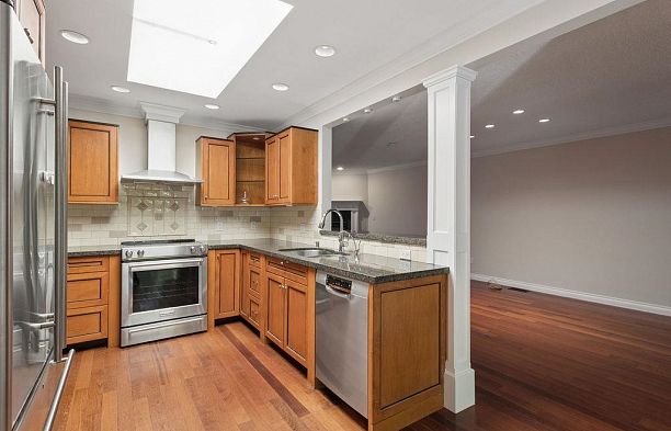 6597 Pinehurst Drive South Cambie