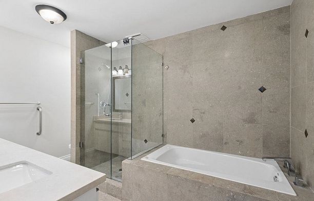 6597 Pinehurst Drive South Cambie