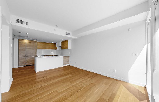 504 6485 Manitoba Street Oakridge VW