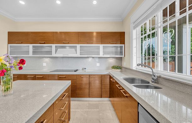 6562 Fremlin Street South Cambie
