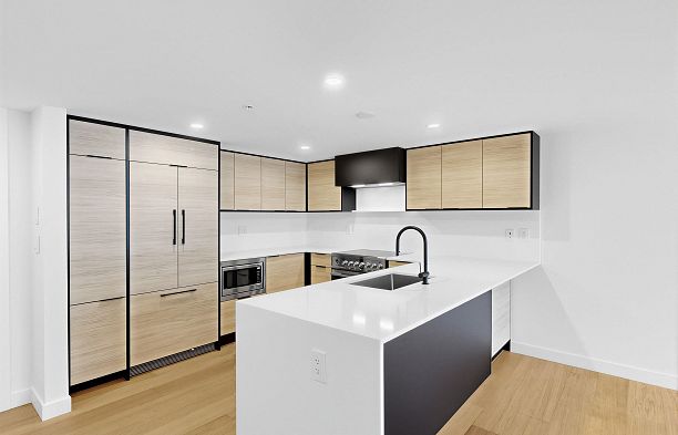 202 6485 Manitoba Street Oakridge VW