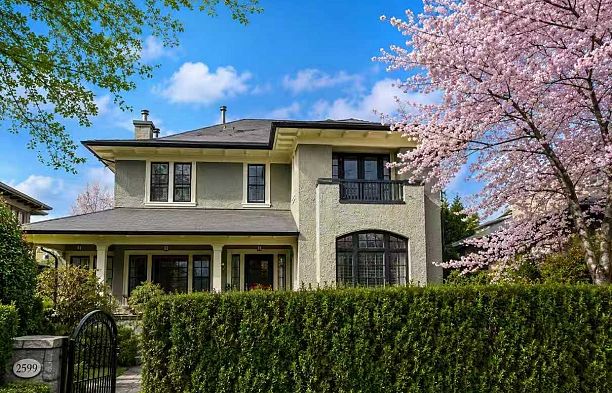 2599 W 36th Avenue MacKenzie Heights