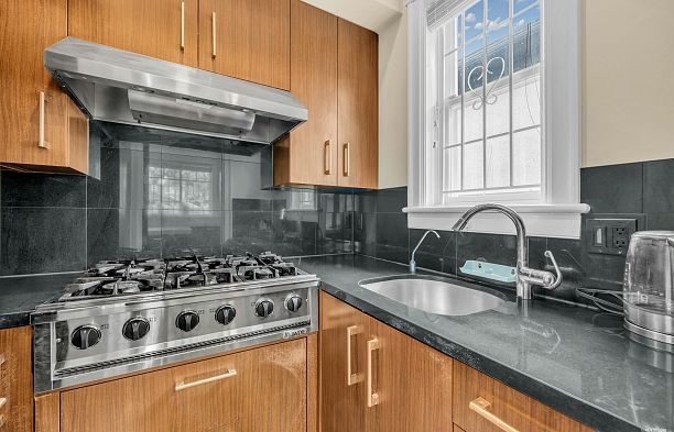 6562 Fremlin Street South Cambie
