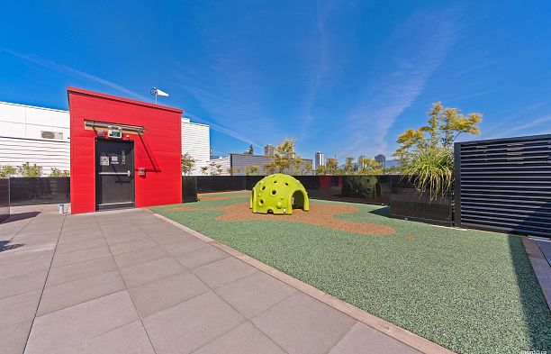 202 6485 Manitoba Street Oakridge VW