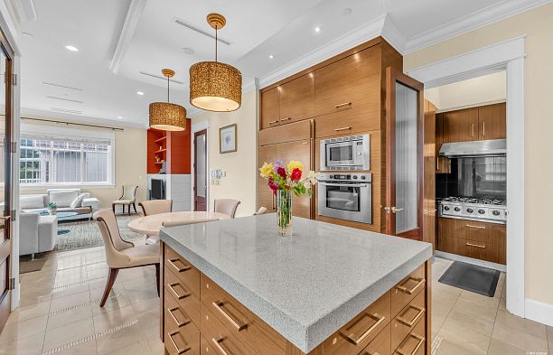 6562 Fremlin Street South Cambie