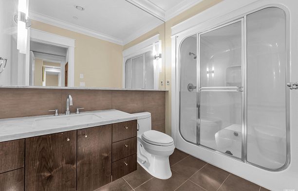 6562 Fremlin Street South Cambie