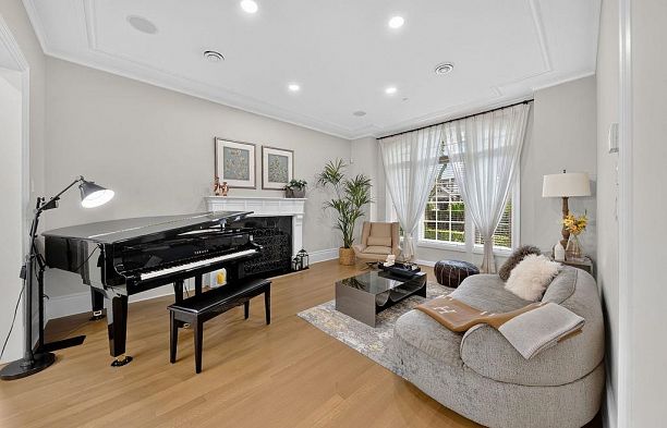 2599 W 36th Avenue MacKenzie Heights