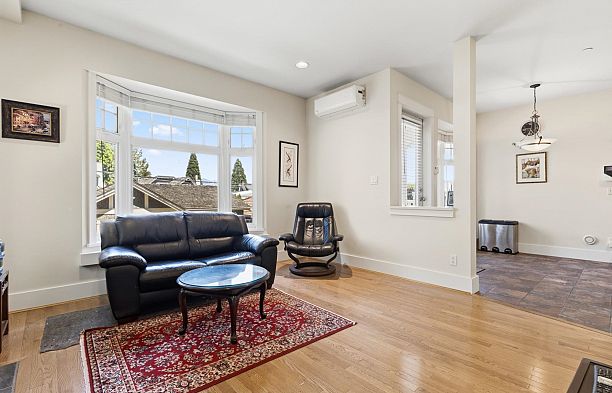 4188 Balaclava Street MacKenzie Heights