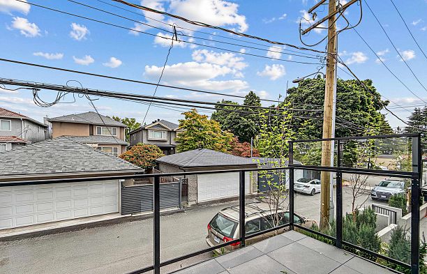 202 6485 Manitoba Street Oakridge VW